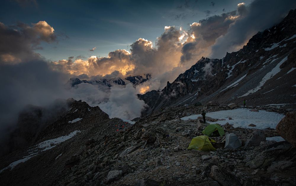 На плече Шогенцукова.