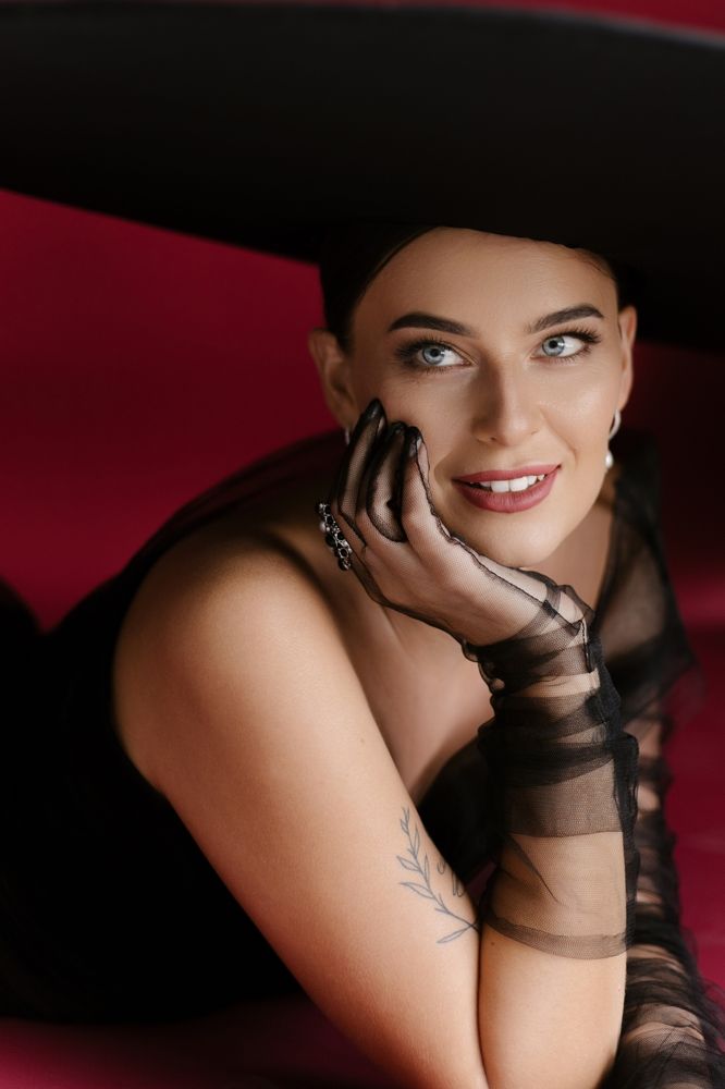 Девушка в шляпе