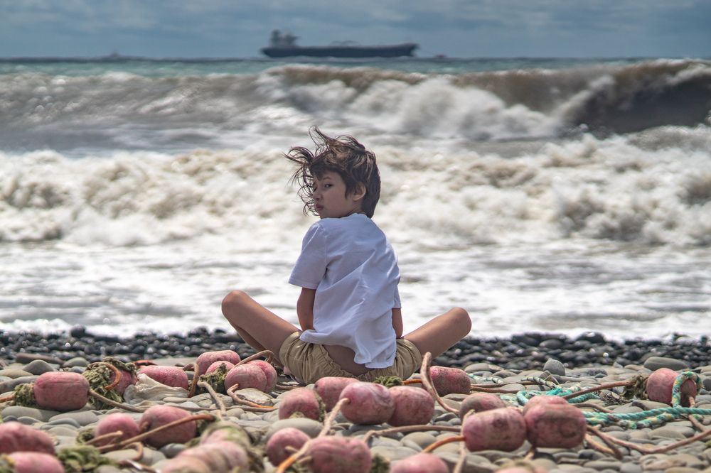 Девочка и шторм