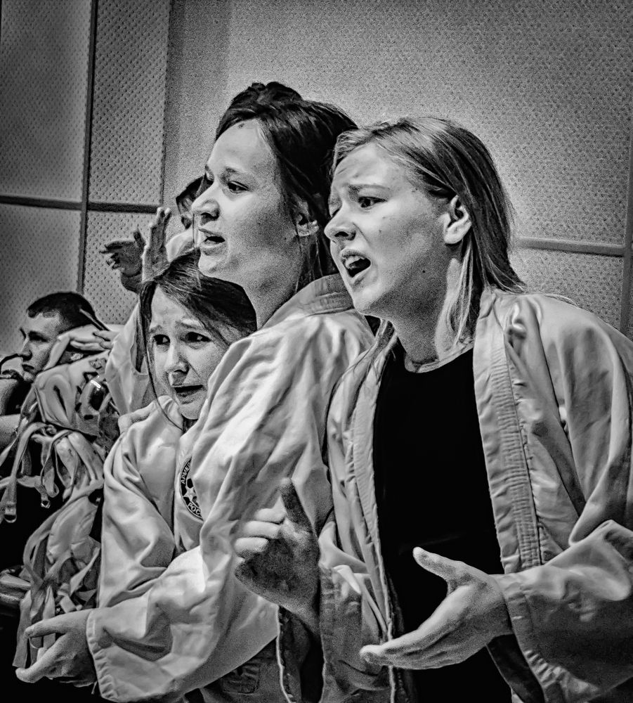 Боль и слёзы.