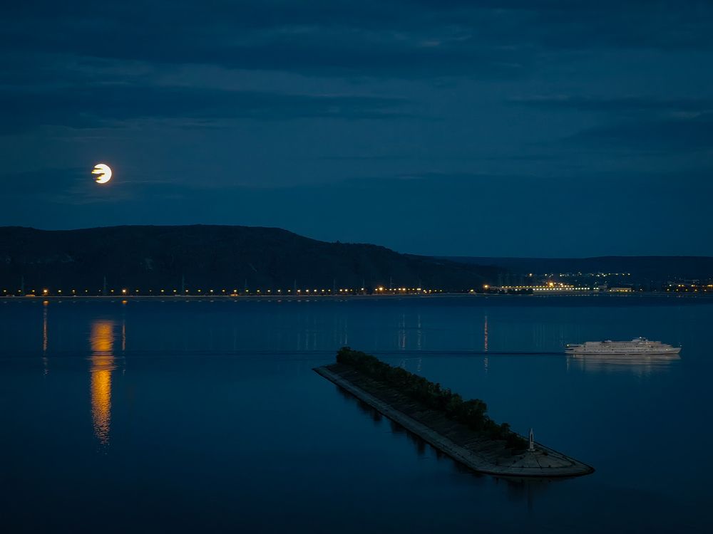 Комсомольская набережная