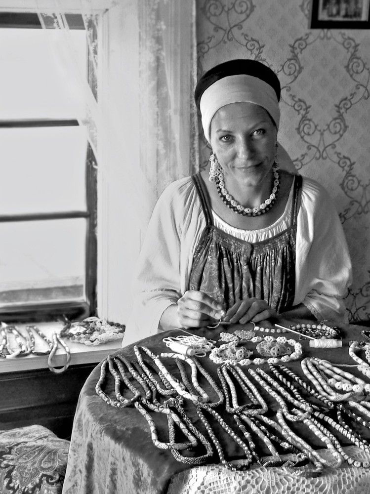 Рукодельница.
