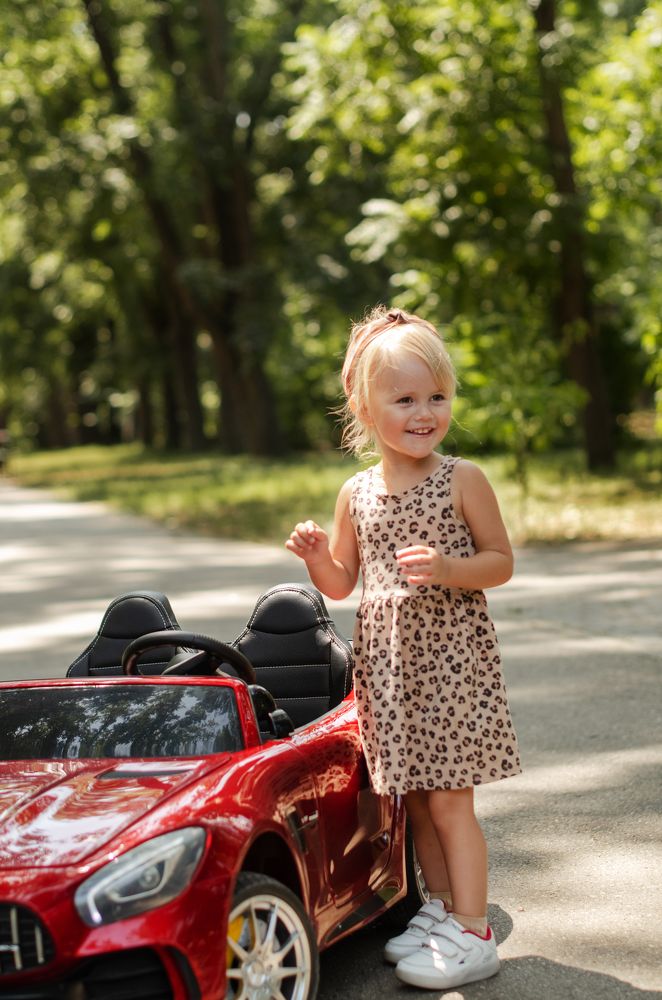 Осторожно!  За рулём  блондинка!