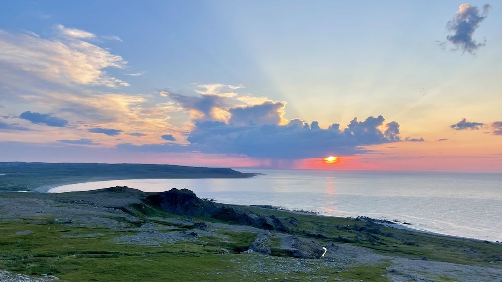 Закат на полуострове Рыбачий. Мурманская область, Кольский полуостров, Россия