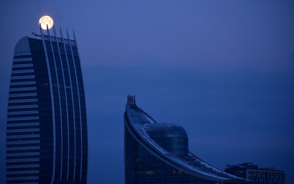 Пейзаж с луна