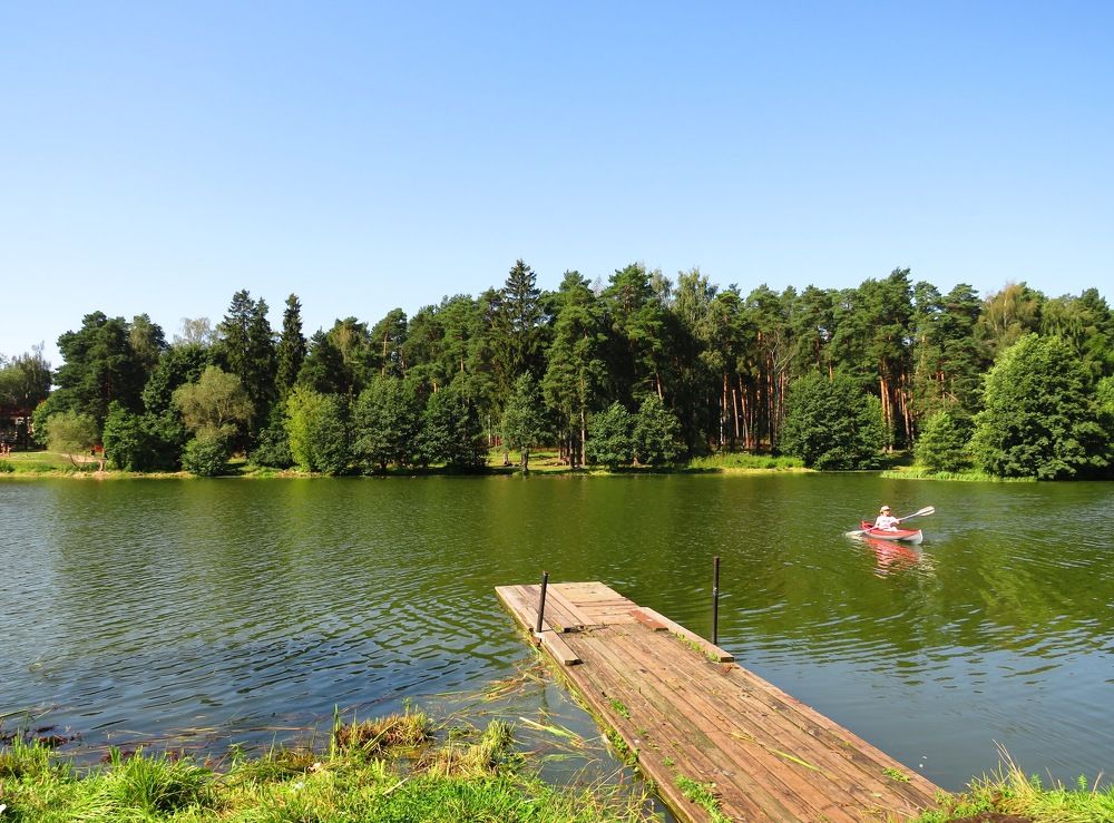 Причал на городском озере