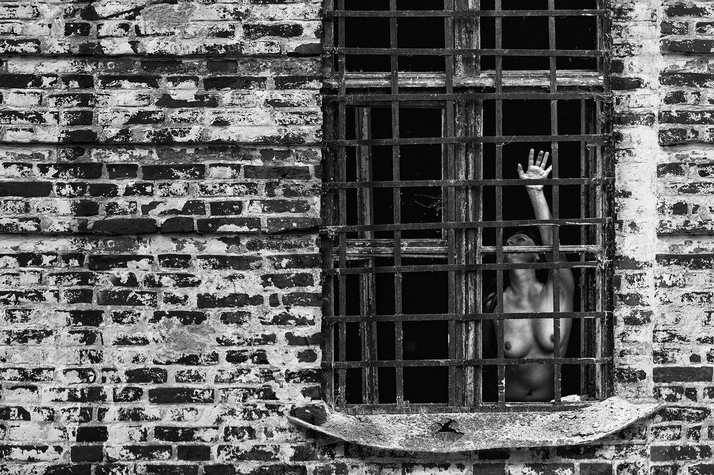 В заточении