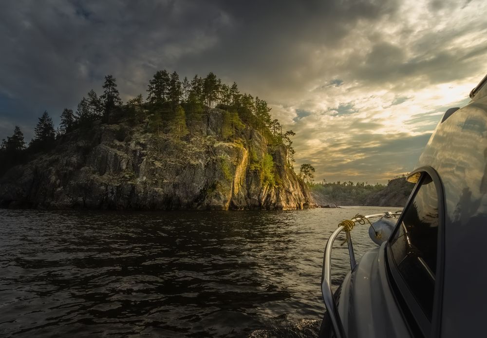 По ладожским шхерам ...