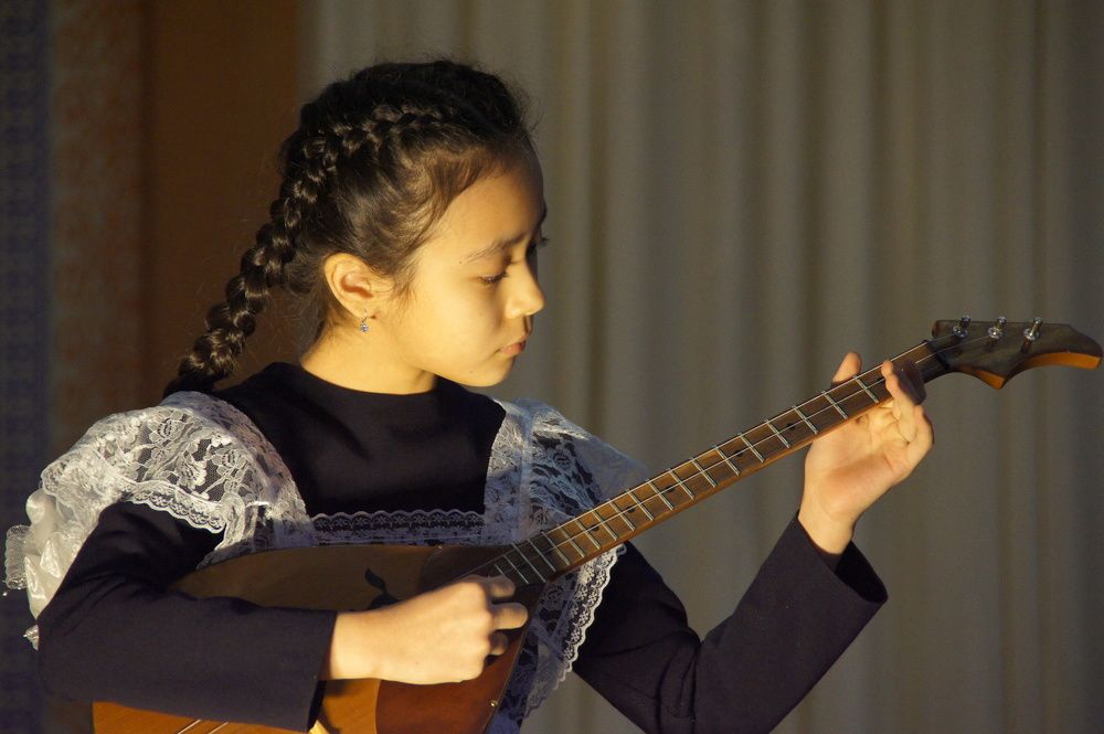 Мандолина звучит.