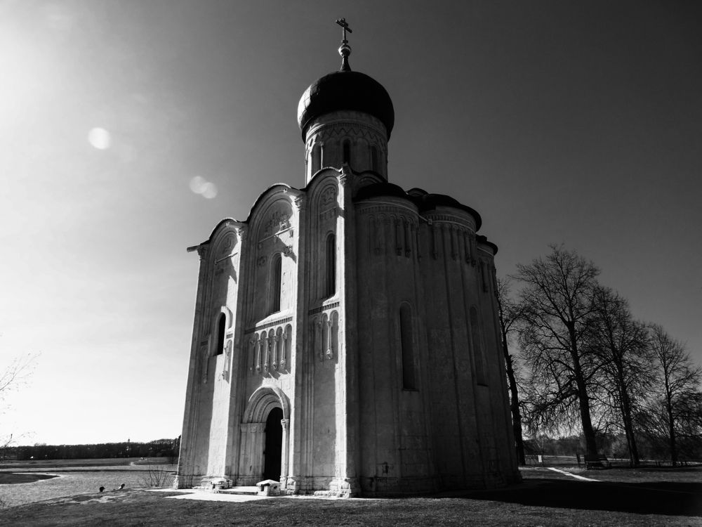 Photograph by Artem Tanachev