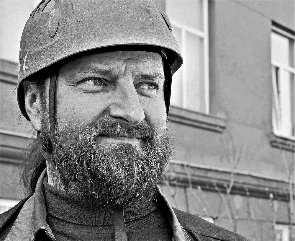 Строитель.