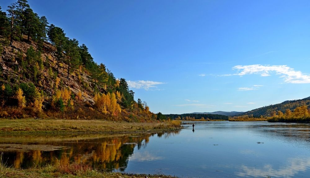 Река осенью.