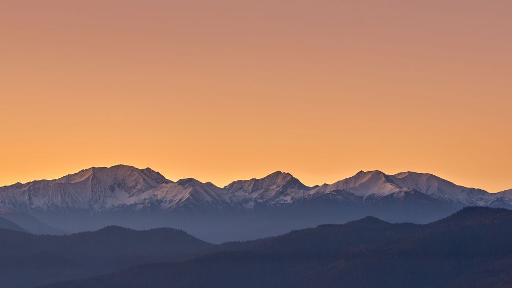 Горы Северного Кавказа на рассвете
