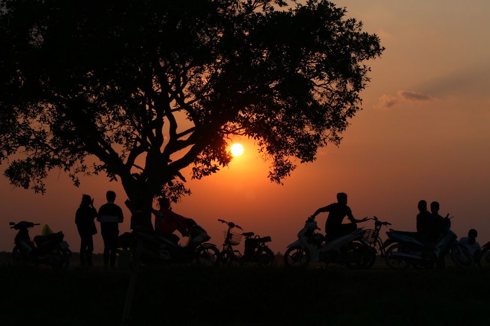 Ngắm mặt trời lặn
