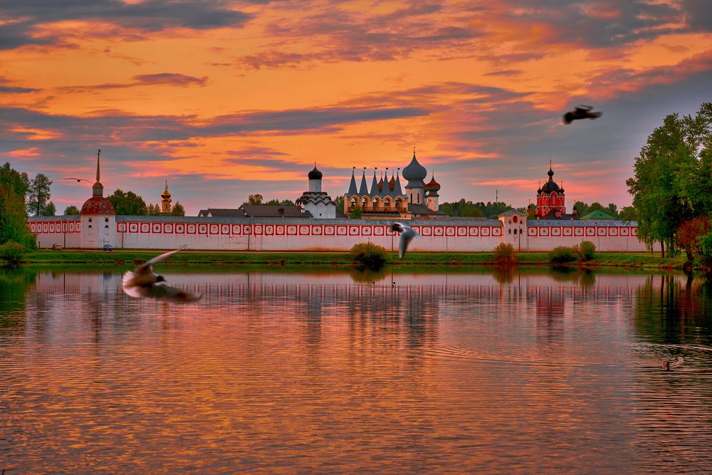 Вечерний пруд Таборы в Тихвине