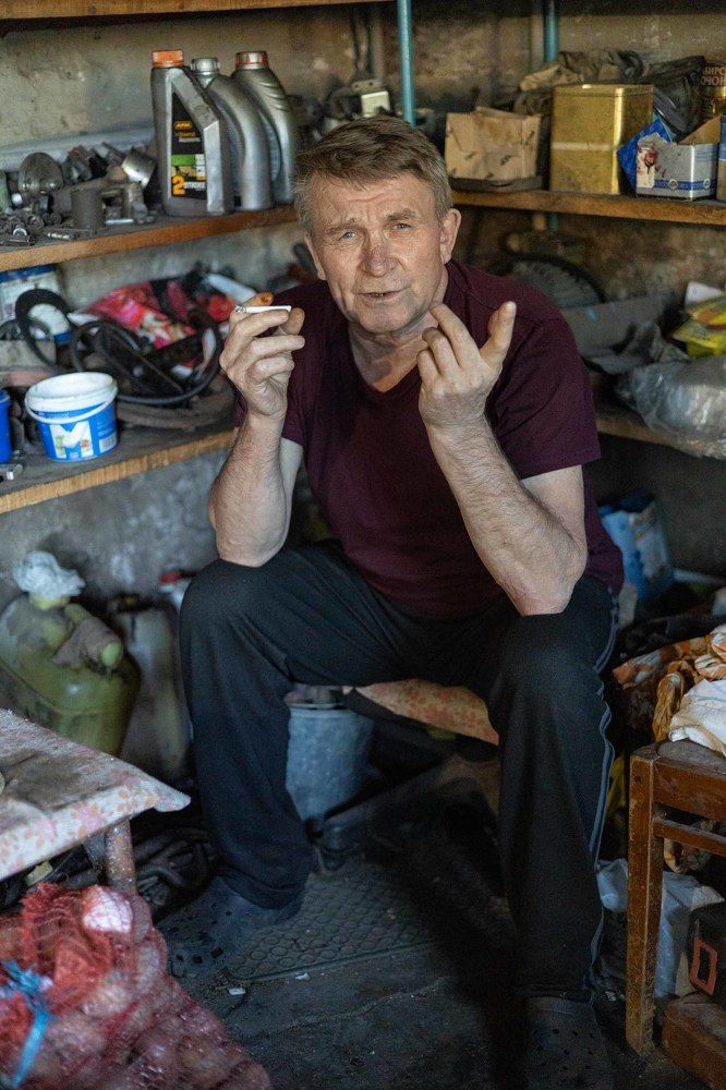 мужик, гараж
