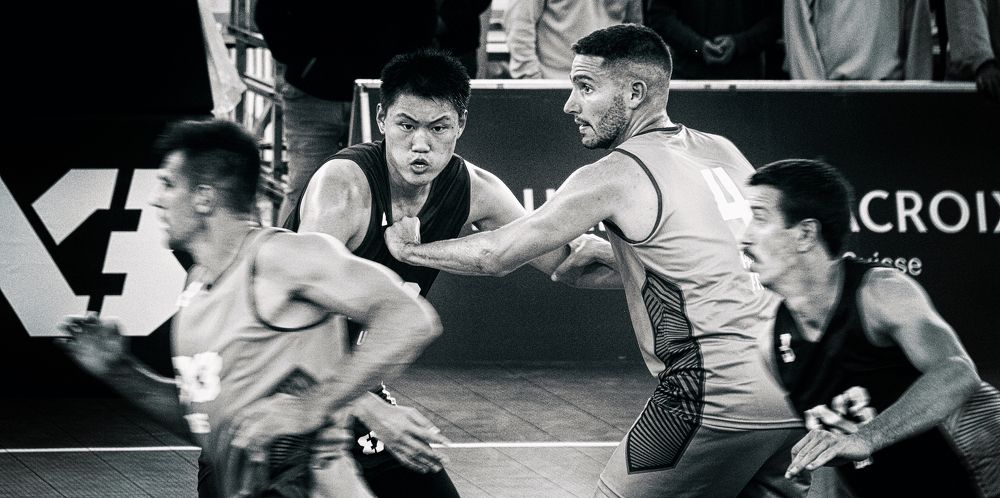 А где мяч - то?