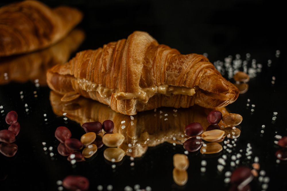 Круассан с арахисовой пастой