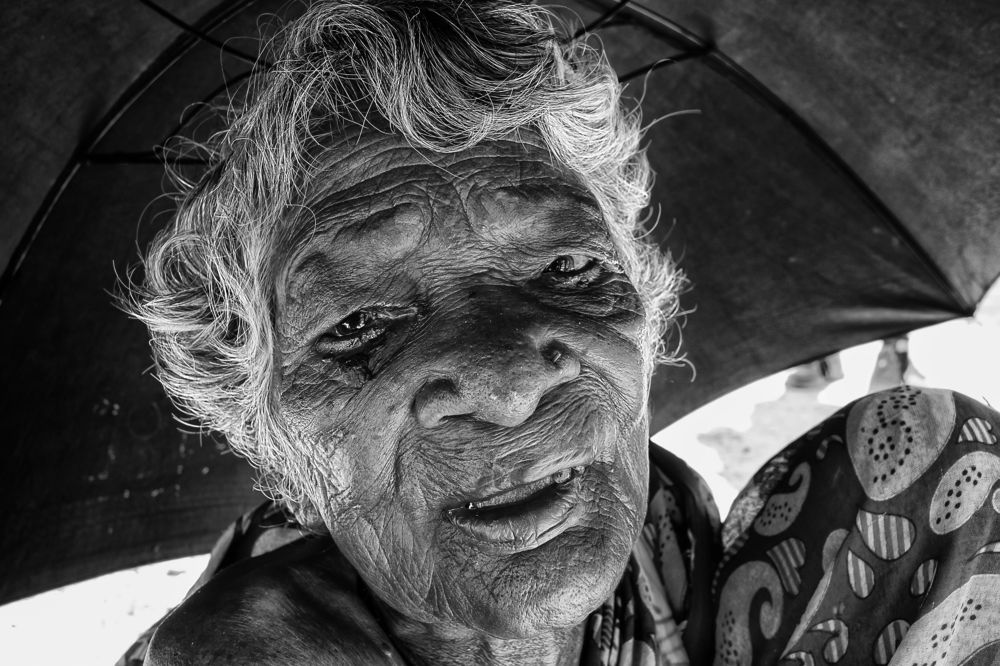 Those dark gloomy eyes