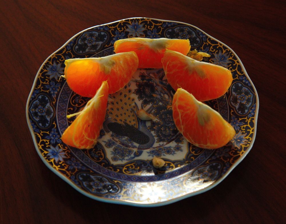 Дольки мандаринв с косточками...