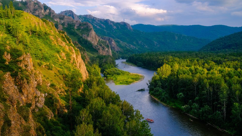 Photograph by Kostantin Belonogov