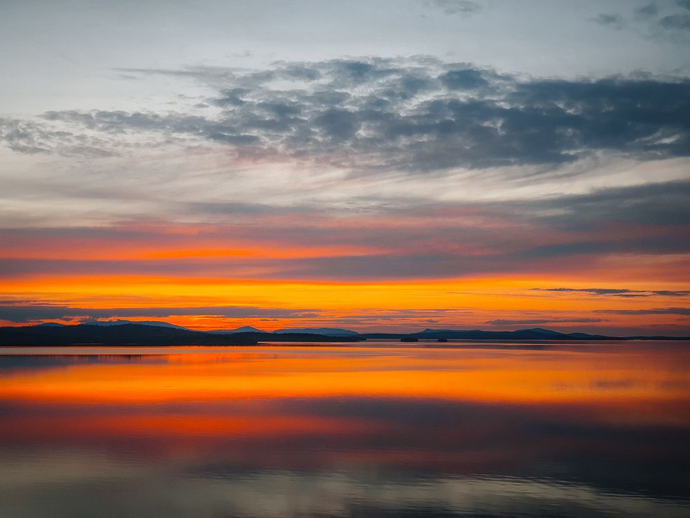 Закат на озере