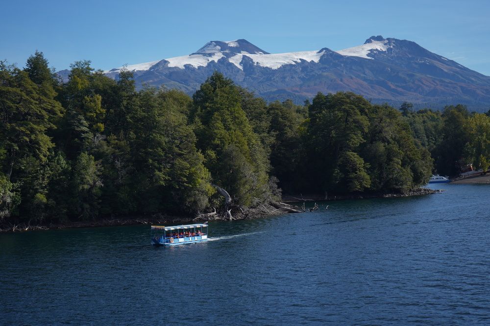 Navigating the Cordillerano Lake