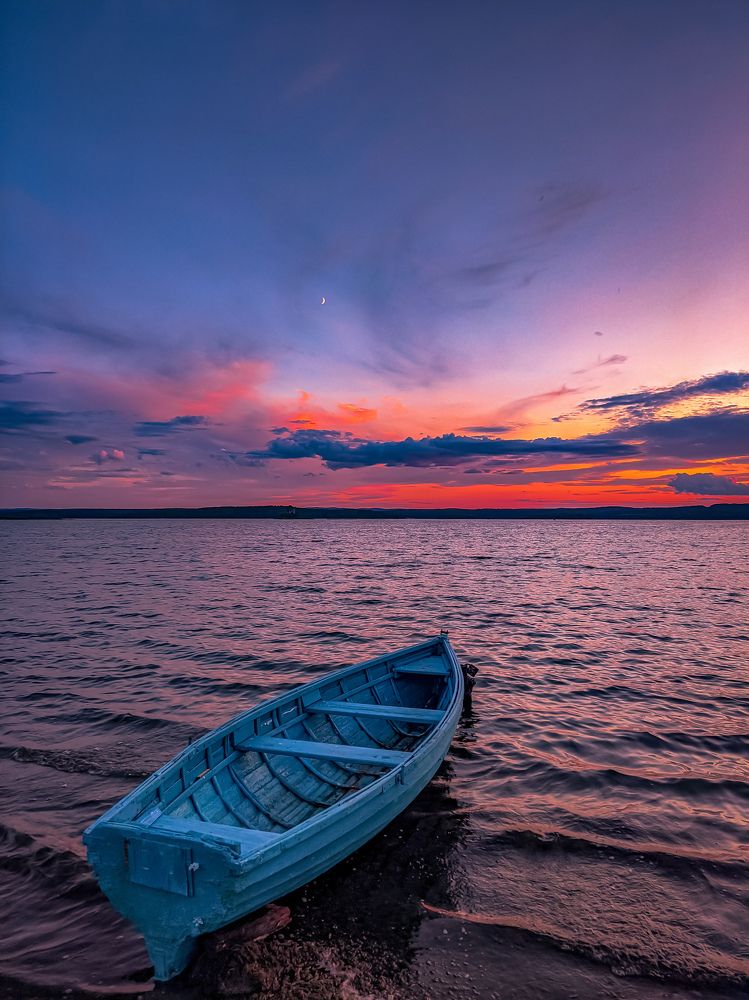 На закате дня.