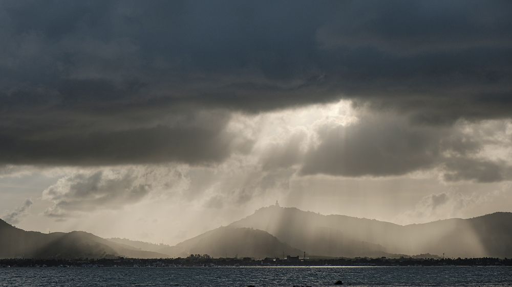 Sun beams over the Big Buddha