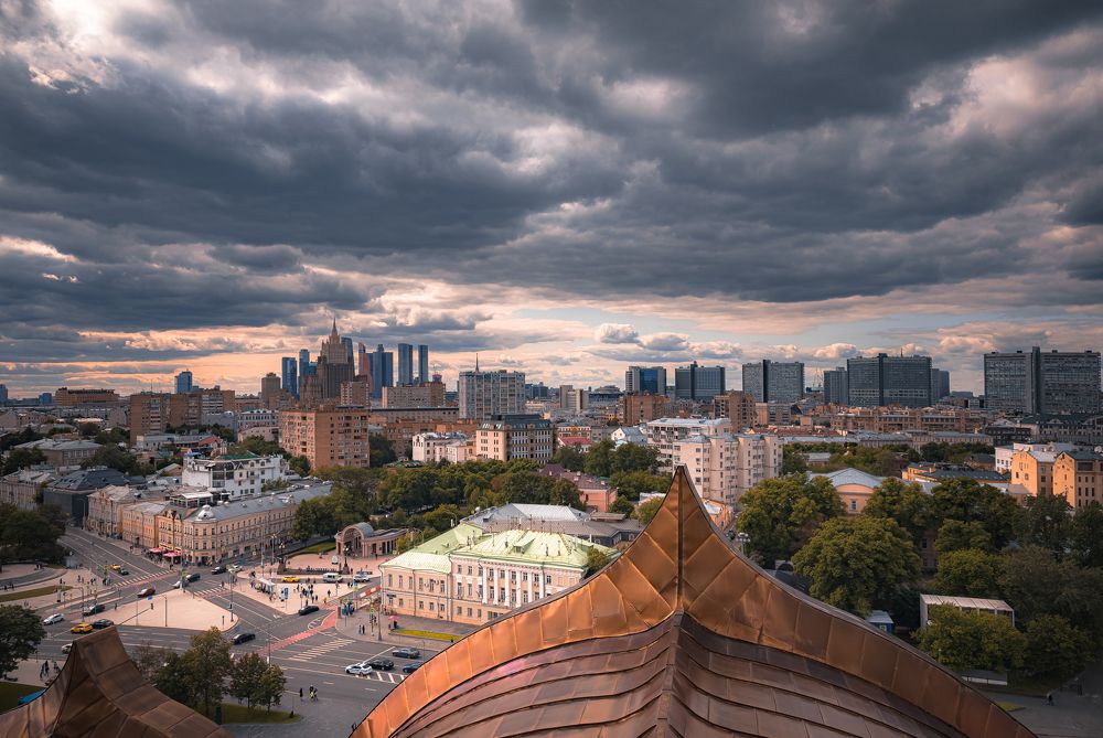 Летние виды и атмосфера Москвы 2023