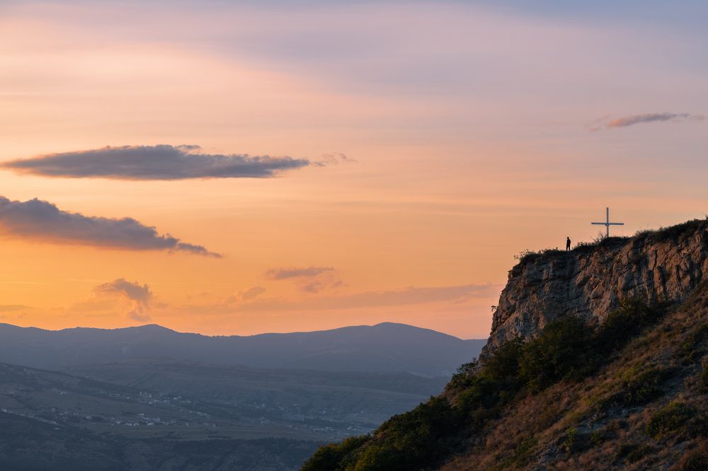 The Observer on the Hill