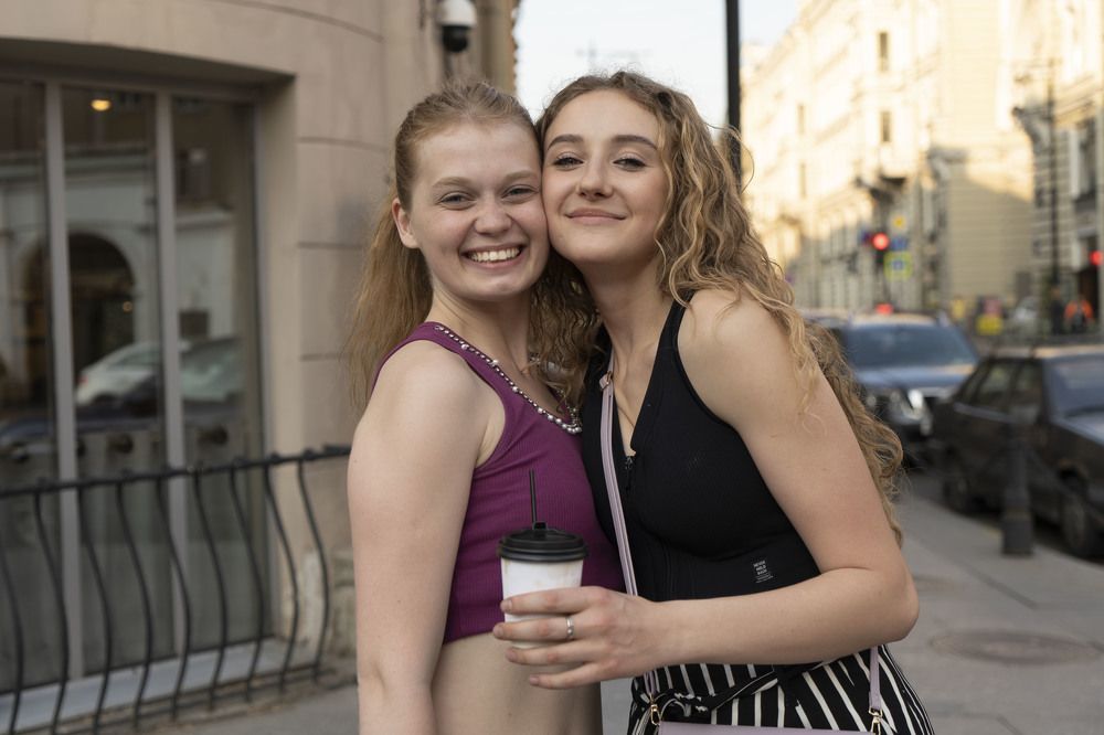 Веселые девушки