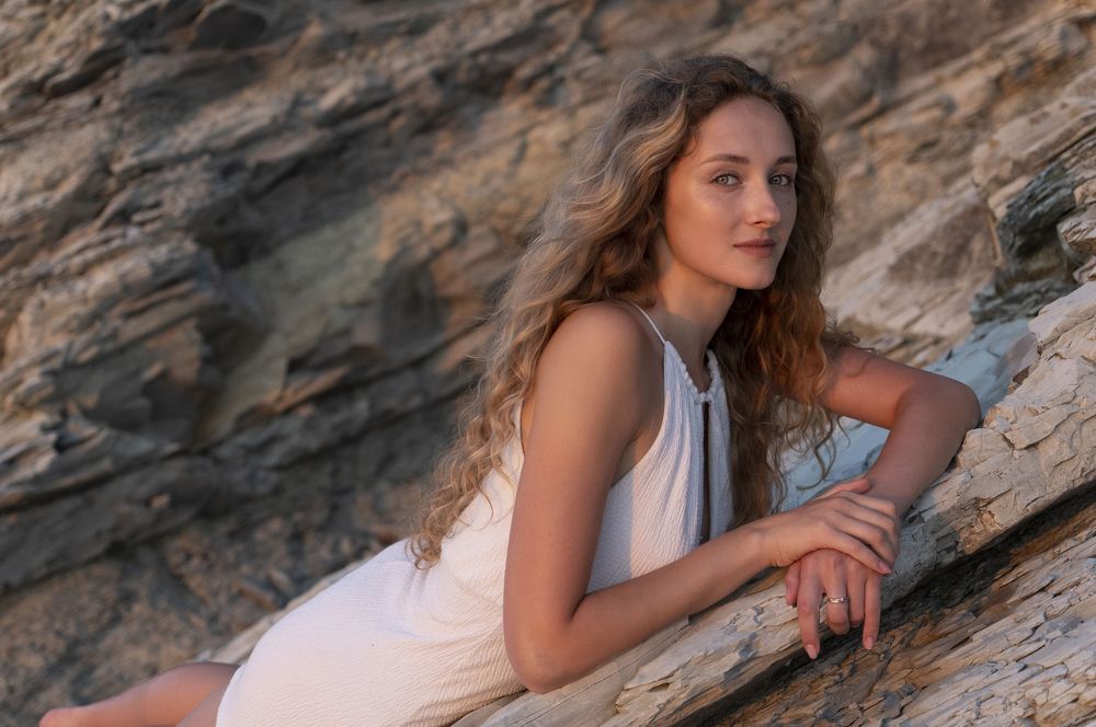 Девушка на скале