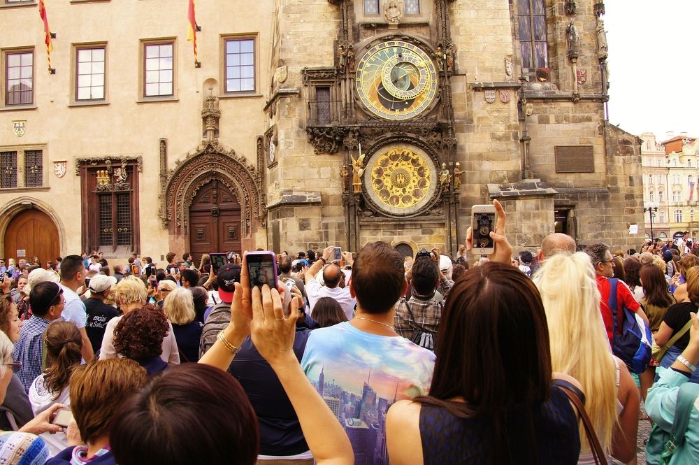 Шоу пражских часов.