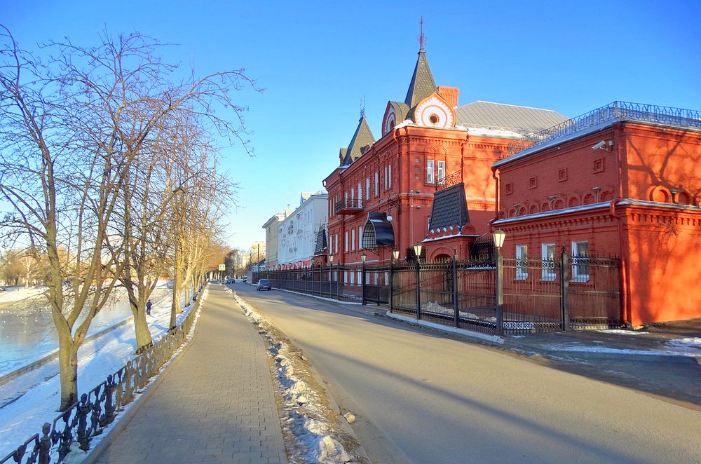 Пустая улица в Орле