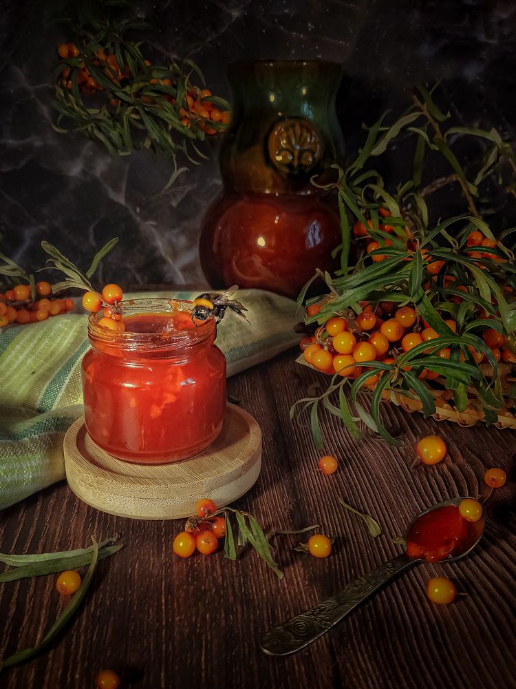 Пчёлка и облепиха