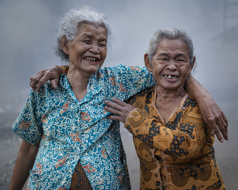 Smilling face two old best friend