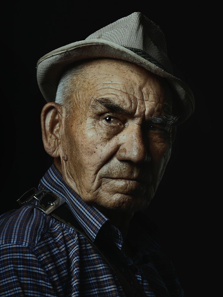 Photograph by Evgeniy Savikov