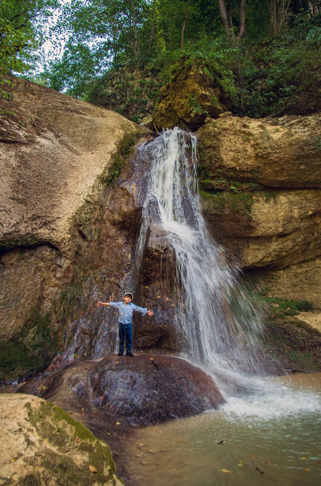 Варлам у водопада Наковальня