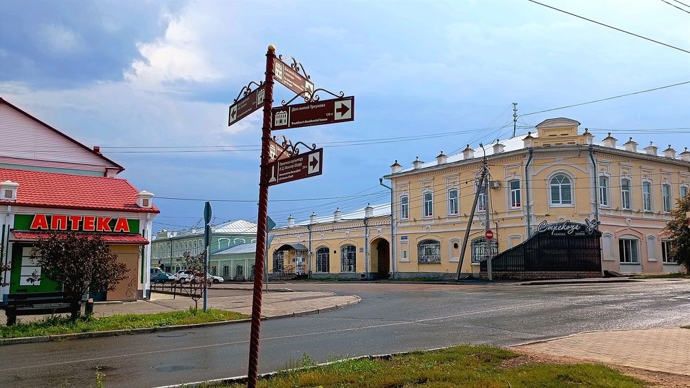 Улочка небольшого городка Шадринска