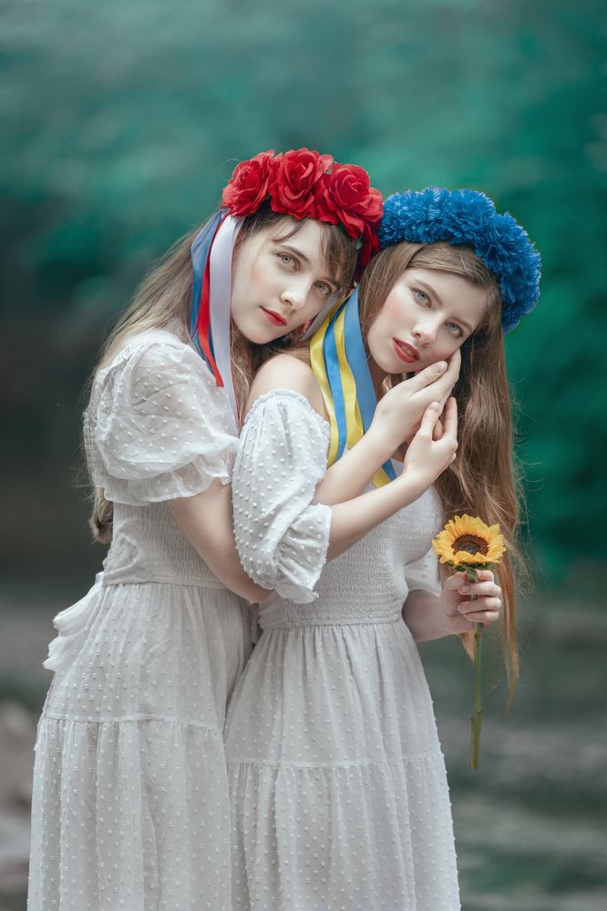 A Bond Beyond Nations: Sisters