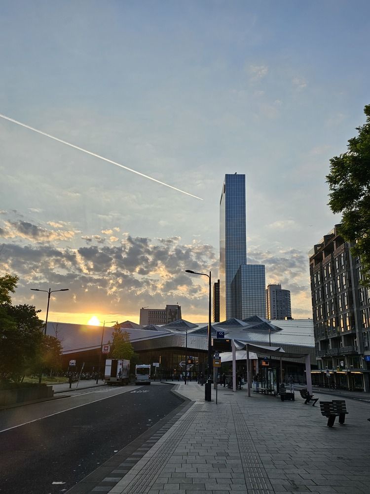 Вокзал. Ротердам. Раннее утро.