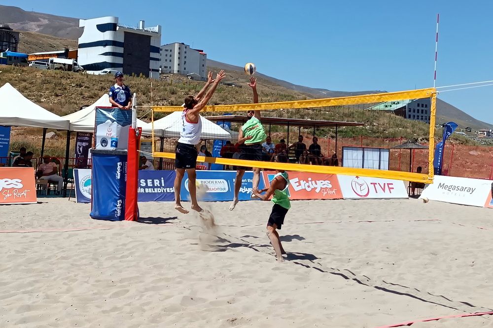 Photograph by DAMOUN POURNEMATI