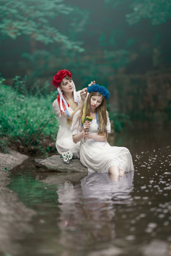 A Bond Beyond Nations: Sisters