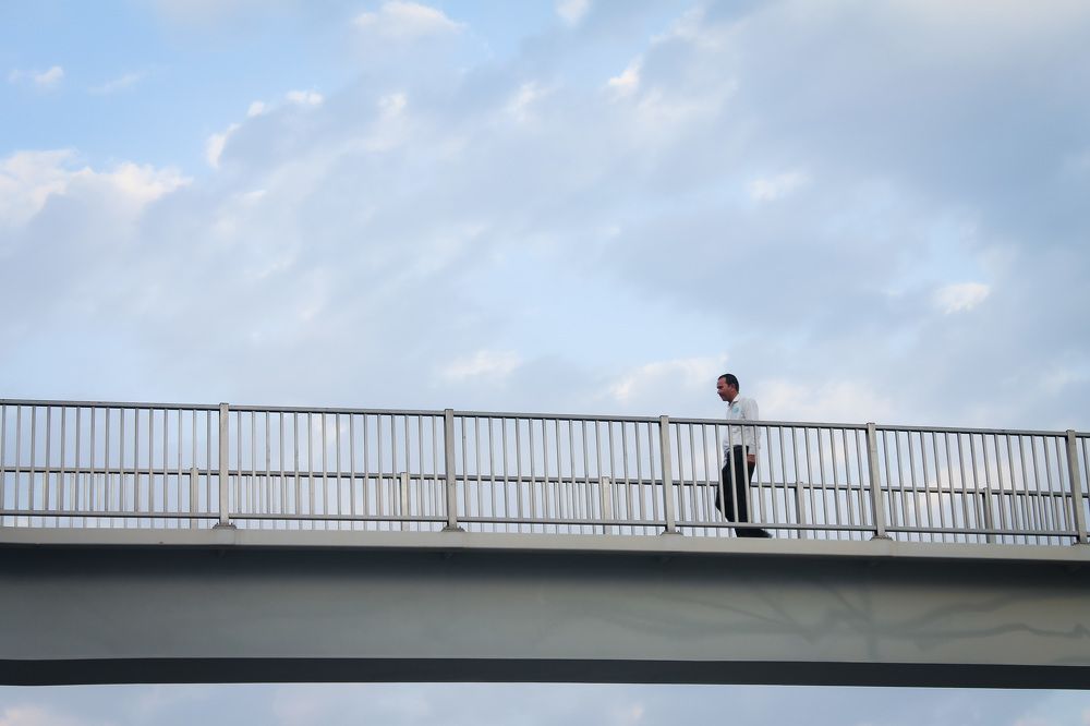 Between lines we walk