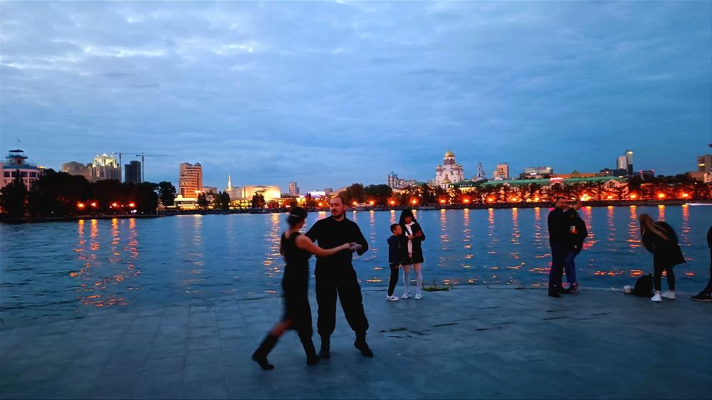 Танцы на набережной