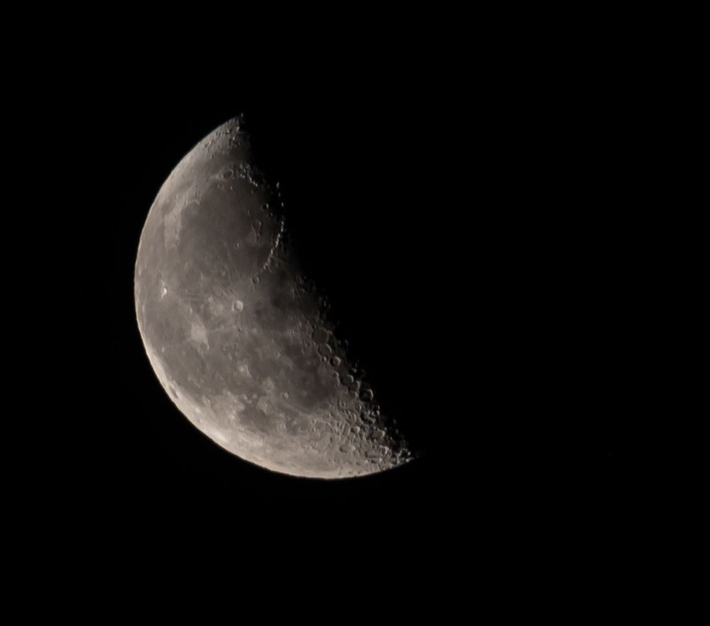 Луна во мраке