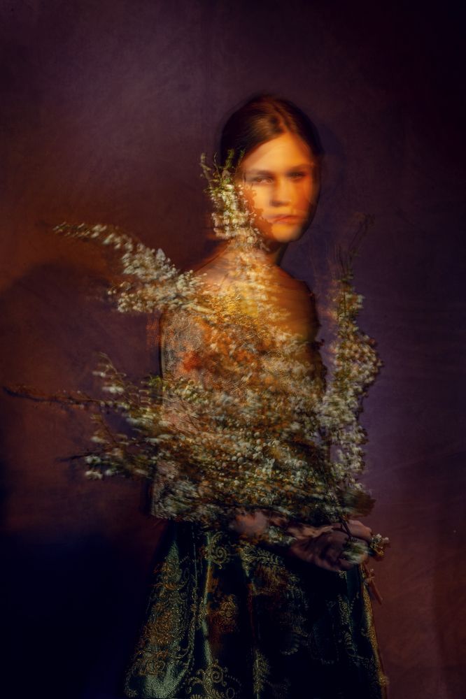 Девушка с цветами