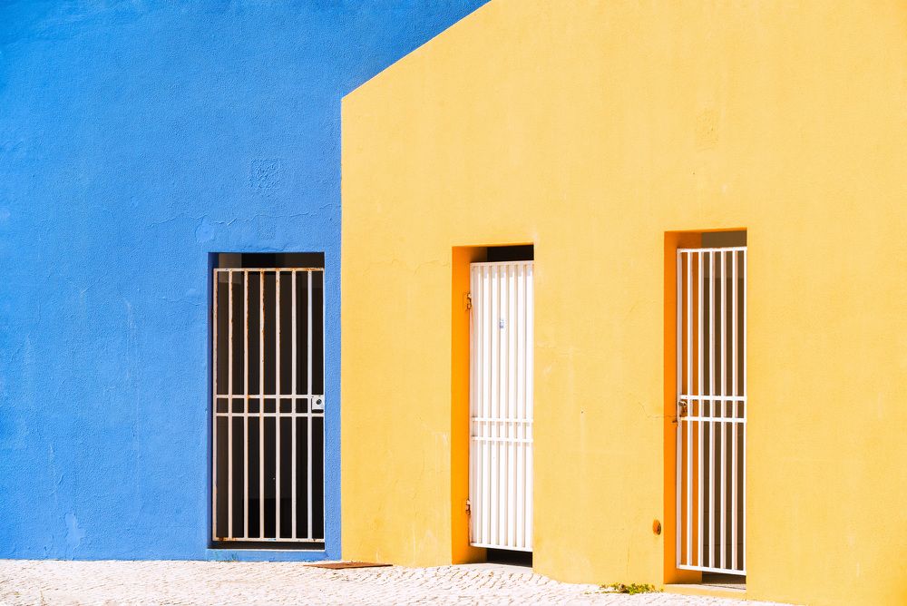 Две на жёлтом