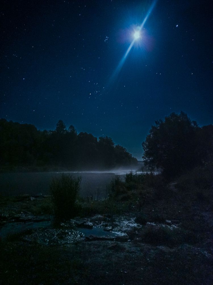 Звëздная ночь на реке Красивая Меча в Тульской области